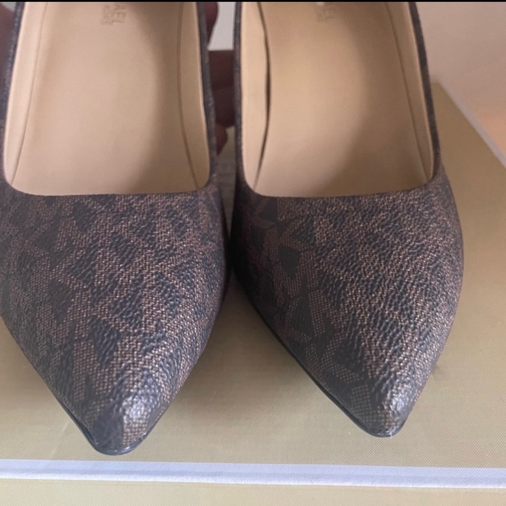 Michael Kors monogram heels - Picture 2 of 5